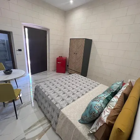 Handy Specus Δωμάτια σε οικογενειακή κατοικία Μπρίντιζι