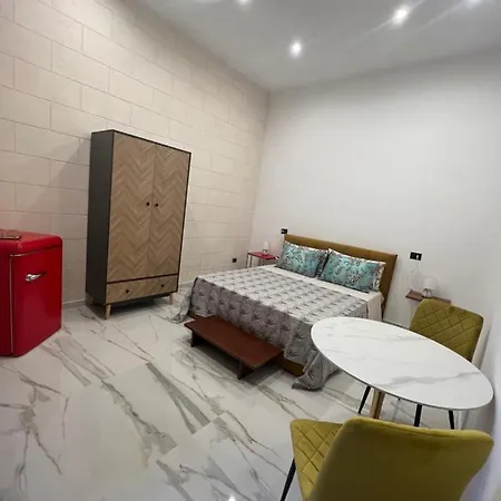 Handy Specus Δωμάτια σε οικογενειακή κατοικία Μπρίντιζι